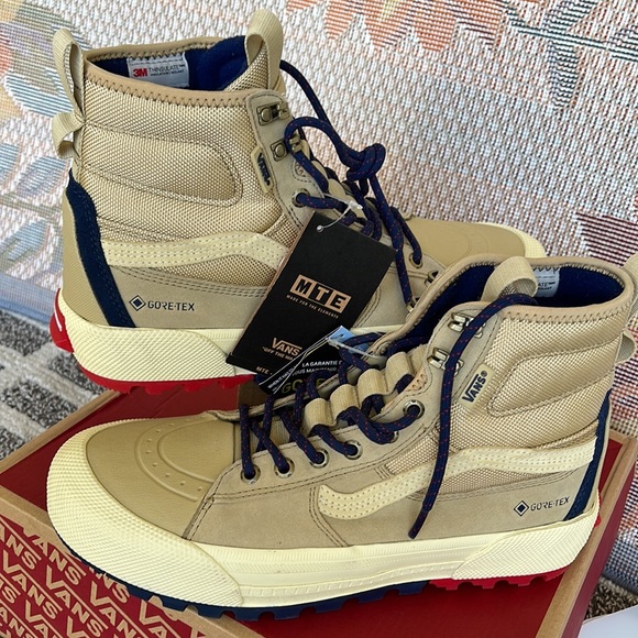 Vans WMNS Sk8-Hi Gore-Tech
Taos Taupe
VN0A5111YUU
Boots - Picture 11 of 16